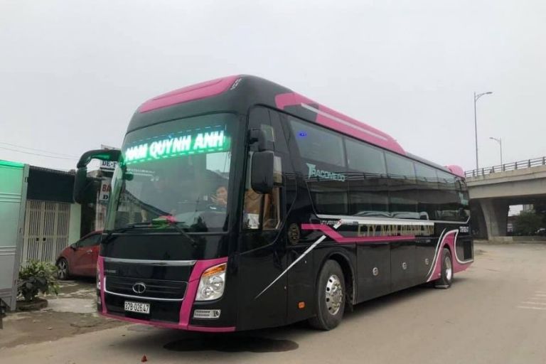 Xe limousine Hà Nội Nghi Sơn. 