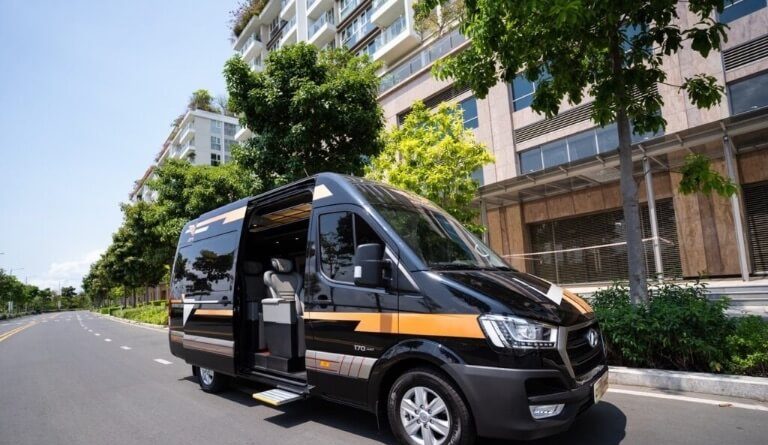 Xe limousine Ninh Bình Thái Bình có nhà xe Pháp Việt đạt chuẩn 5 sao