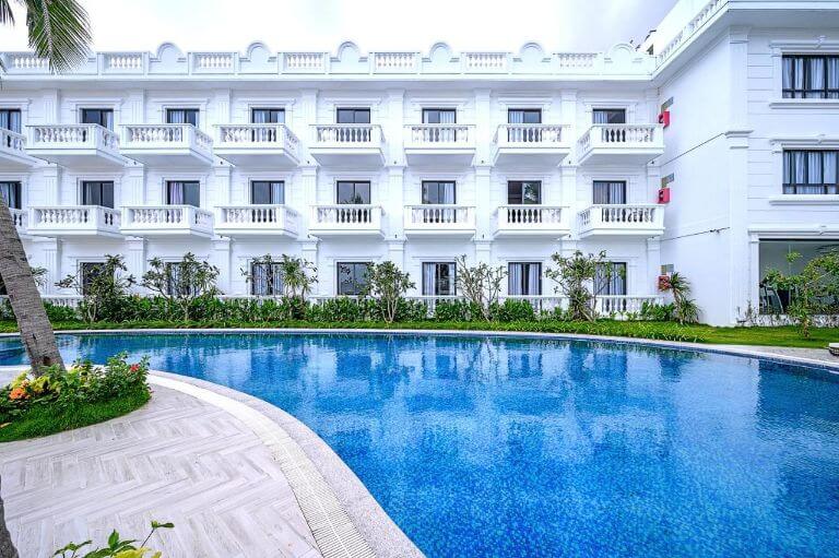 Seaside Boutique Resort có nét đẹp kết hợp hài hòa giữa sự hiện đại của châu Âu và sự cổ kính của Hy Lạp