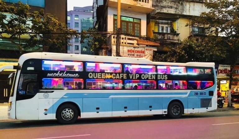 Xe limousine Queen Cafe cũng là một trong những gương mặt nổi bật của hãng xe limousine quãng đường từ Quảng Nam đến Nghệ An này