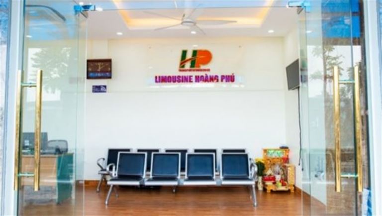 Nhà xe Hoàng Phú Limousine có văn phòng và website chuyên nghiệp nên bạn cứ yên tâm sử dụng dịch vụ của đơn vị này. 