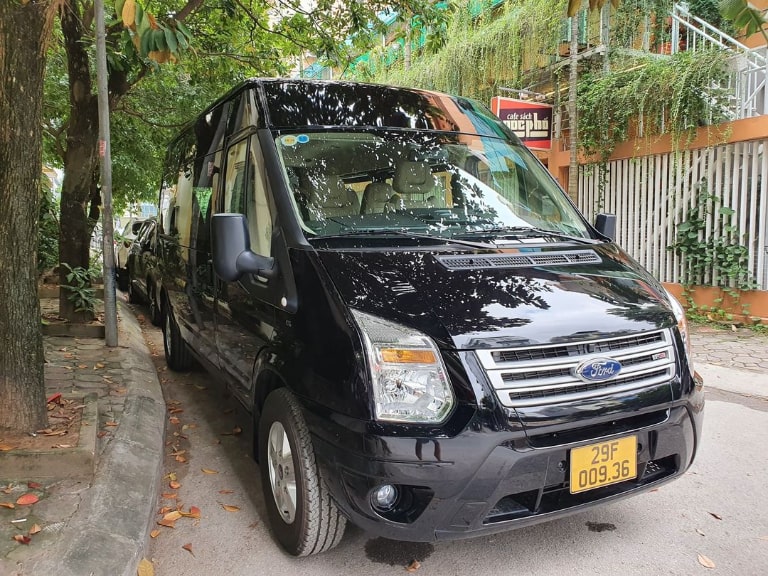 Xe limousine Hà Nội Chí Linh luôn được nhà xe Hùng Cường bảo dưỡng thường xuyên nên nội – ngoại thất luôn sạch sẽ, sáng bóng.