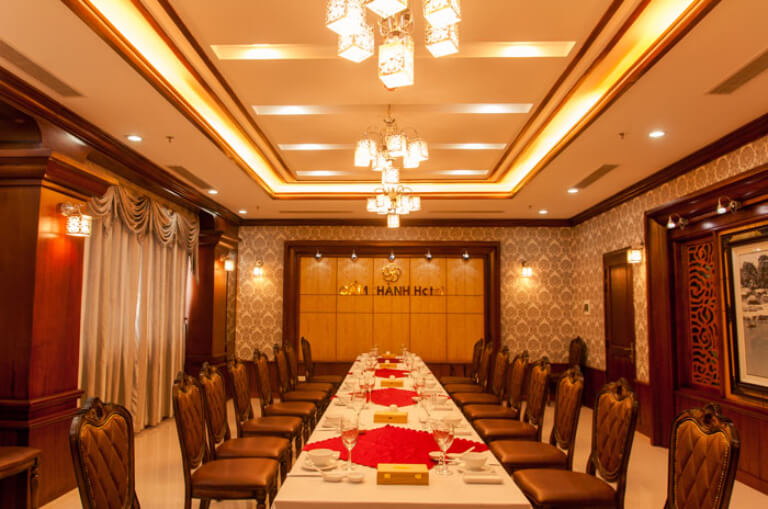 Phòng ăn VIP khách sạn Cẩm Thành Quảng Ngãi