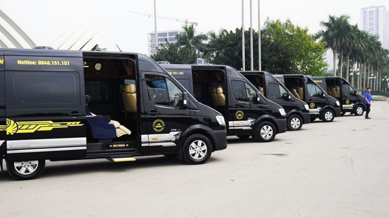 Xe limousine Hà Nội Đại Lải. 