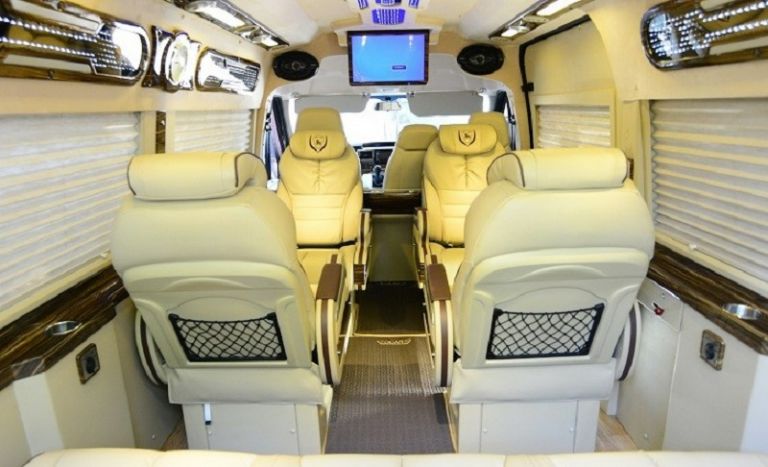 Xe limousine Sài Gòn Bến Tre. 