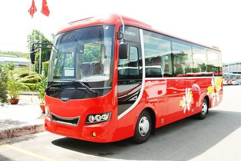 Xe limousine Hà Nội Nghi Sơn. 