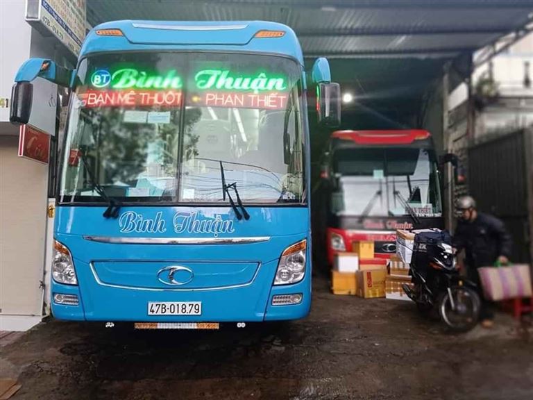 Xe khách Bình Thuận cho phép du khách gửi kèm hàng hoá, xe máy và vận chuyển nhanh chóng, uy tín. 