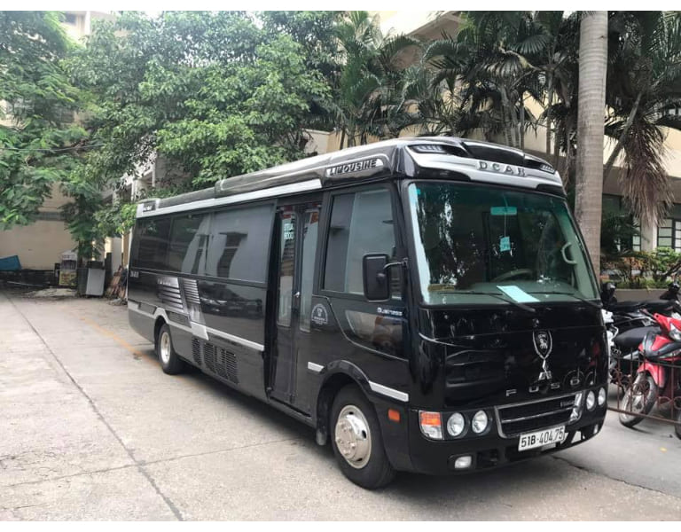 Nhà xe Dương Hồng đầu tư toàn bộ xe Dcar Limousine 15 chỗ cao cấp nhất hiện nay phục vụ hành khách đi xe limousine Thanh Hóa Nam Định.