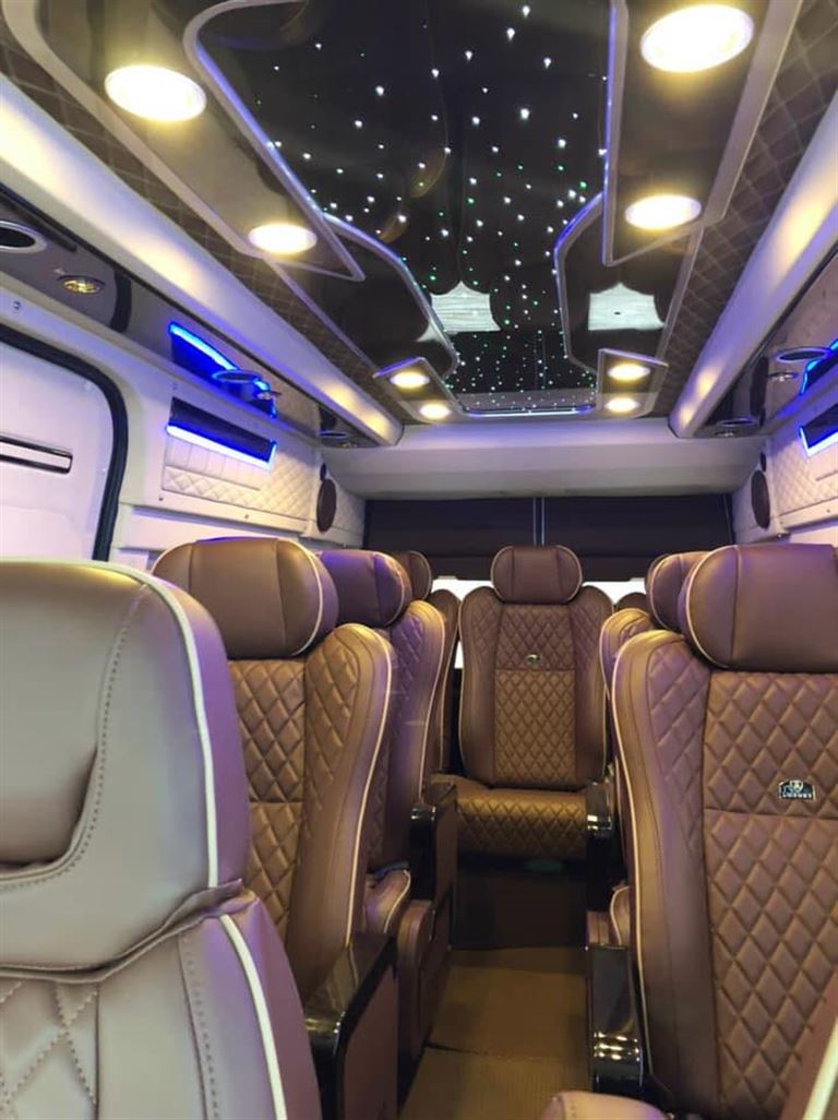 Hà Hải limousine có không gian xe rất thoáng và rộng. Trong đó có các trang thiết bị hiện đại, tốt tân và cực kỳ sang trọng. 