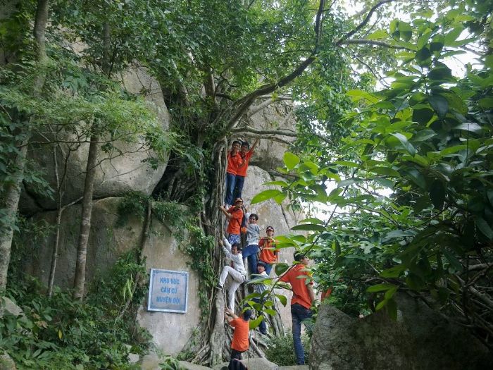 Núi Minh Đạm có gì?