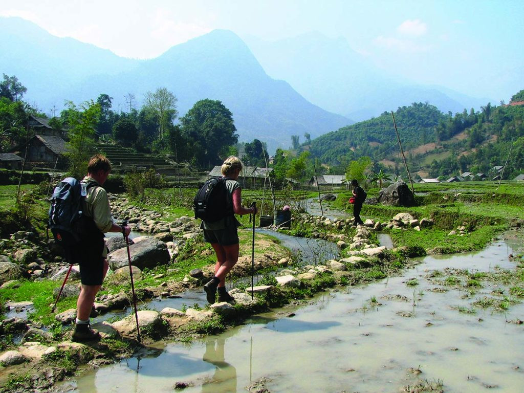 Tham gia vào hoạt động trekking.