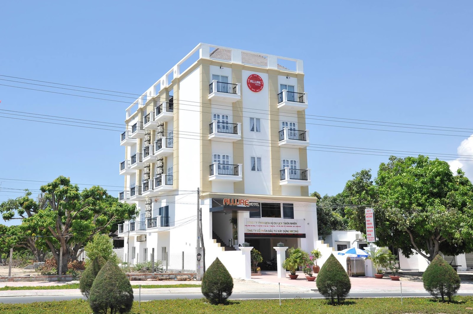 50 Hotel/ khách sạn Nha Trang giá rẻ, gần biển, chợ Đầm, trung tâm thành phố