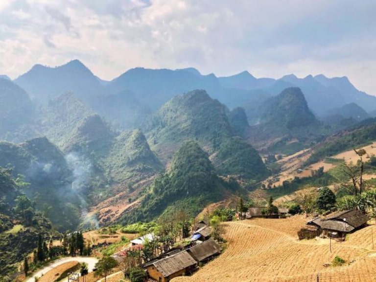 Lịch trình di chuyển sẽ đi qua nhiều địa điểm khác nhau 