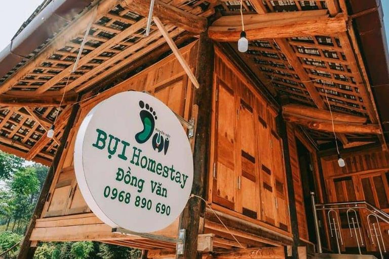 Bụi Homestay có nhiều dịch vụ tiện ích đi kèm, mức giá phải chăng, phù hợp với nhu cầu của nhiều hành khách.